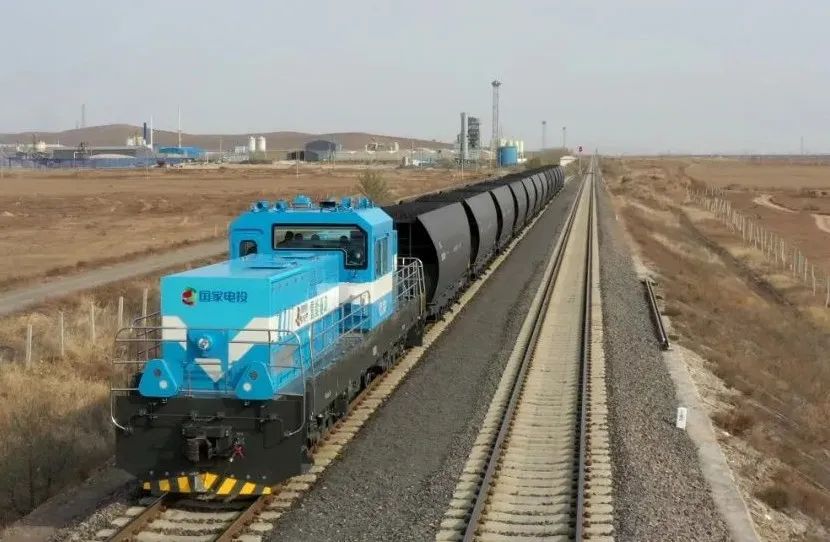 中國首臺氫燃料電池混合動力機車安全運行2萬多公里.jpg